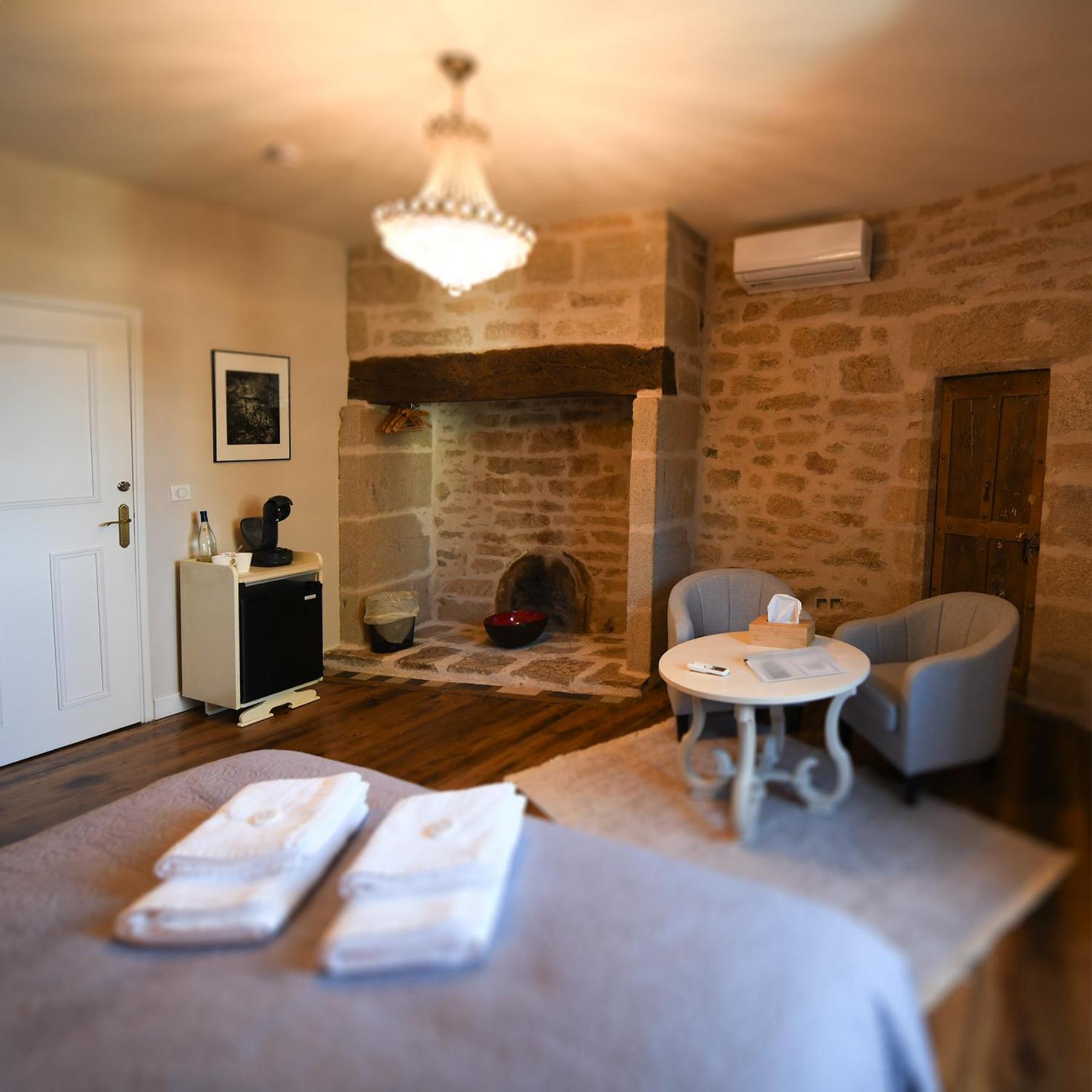 Bed and Breakfast Pat A Touille Treignac Экстерьер фото